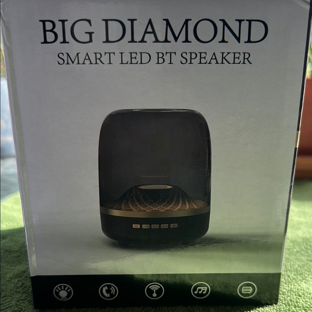 Diamond Supply Co LED Bluetooth Speaker that lights up! Amazing sound quality